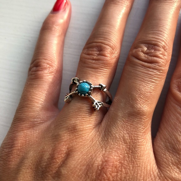 Boho tarnished silver & turquoise arrow ring - Picture 3 of 7